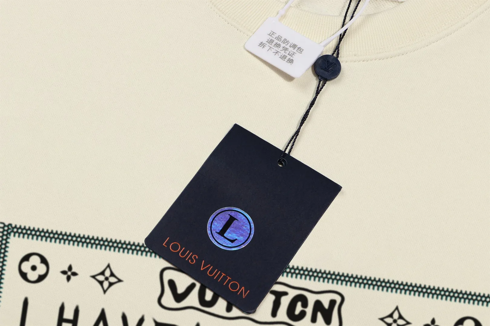 🅿️250 hot style on the shelves🔥❗ 💫〖Louis Vuitton LV〗 Fashionable round neck sweatshirt, casually matched with various styles, it is perfectly handsome😎The whole dress is made of double waistcoats, which makes the whole dress more three-dimensional. Not ordinary factories can do such fine work. The 2025 spring style counters are on sale, exquisite round neck terry sweatshirt, high-end double-strand pure cotton Customized drawstring ribs are dyed in the same vat and are complete with three standards. The chest craftsmanship adopts a simple and elegant pattern on the chest, which is easy to control for any age group! Fit and comfortable! Customized thickened 440g terry sweatshirt fabric, soft and comfortable to the touch, with a three-dimensional shape! 🙌🏻 It’s also very breathable, so it’s a versatile style that can be worn with any outfit! ✔Color: Black White Apricot Size: S M L XL 2XL